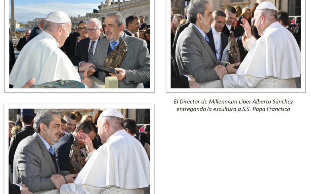 Millennium Liber le entrega la escultura «La Sagrada Familia» al S.S. Papa Francisco